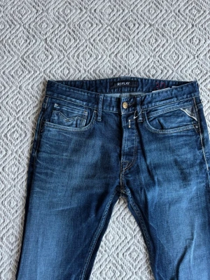 Replay Jeans - Replay jeans - Modell: Newbill - Storlek: W30/L32 - skick: 9/10 - Nypris runt 2000kr 