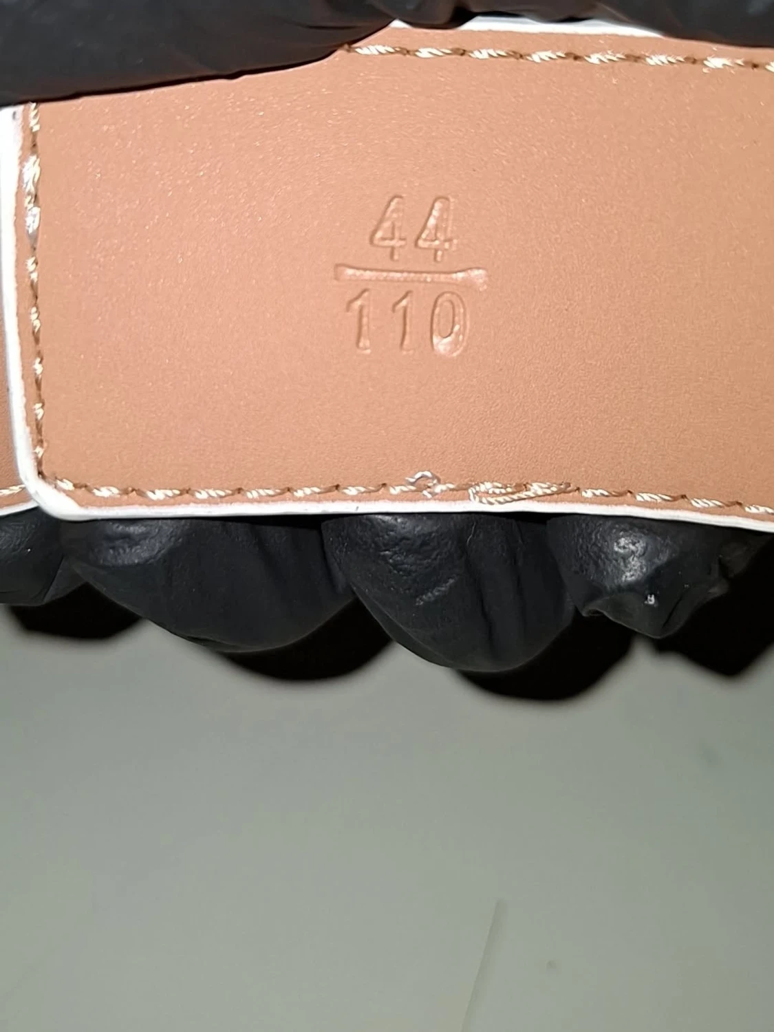 Rutigt vitt bälte - 1