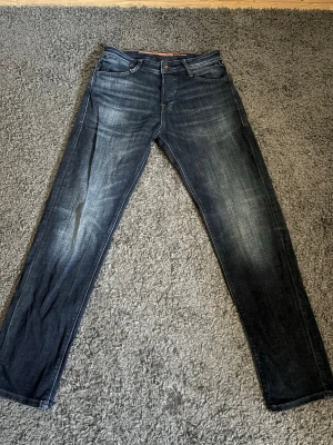 Jack & Jones Jeans - Tapered/Mike Jeans från Jack & Jones. Storlek 30/32. Mycket bra skick!