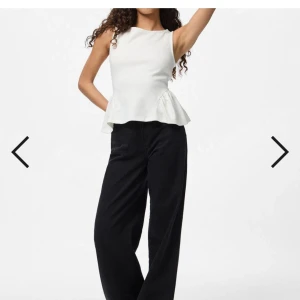 Vit peplum topp - Helt oanvänd med prislappen på. 