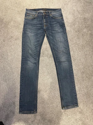Nudie jeans  - Tja! Säljer dessa nudie jeans i modellen Lean Dean. Storlek 30/34 och är i nyskick. Färgen troubled sea.