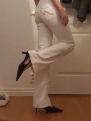 Svarta klackar - Klackar från Nelly, endast använda 1 gång. Säljes då jag har två par.