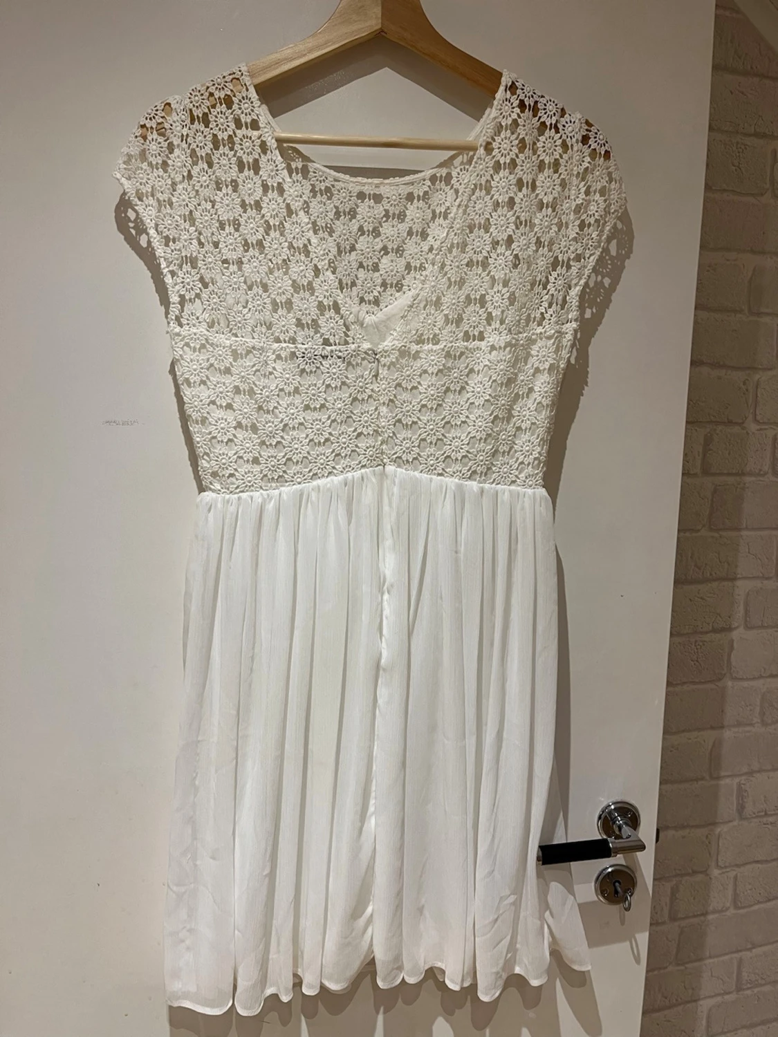 Vit spetsklänning med kort ärm - 1