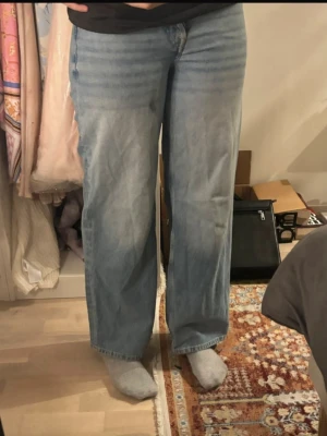 Light blue baggy jeans - They’re a little ripped at the end and has a spot (picture 7). I bought this originally for 214 SEK. It’s originally M, but since I’ve worn them a lot, they’re now S-XS