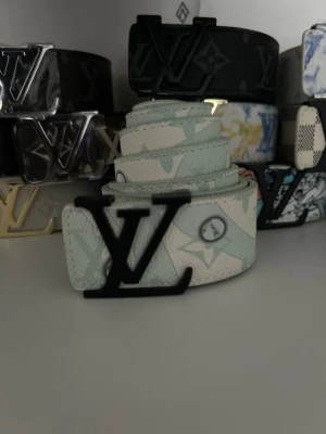 Läder bälte  - Snygg vit/turkos läder bälte 