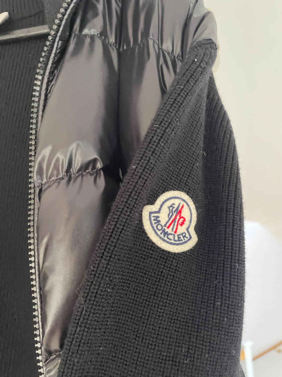 Svart Moncler pufferjacka med stickade ärmar - 2