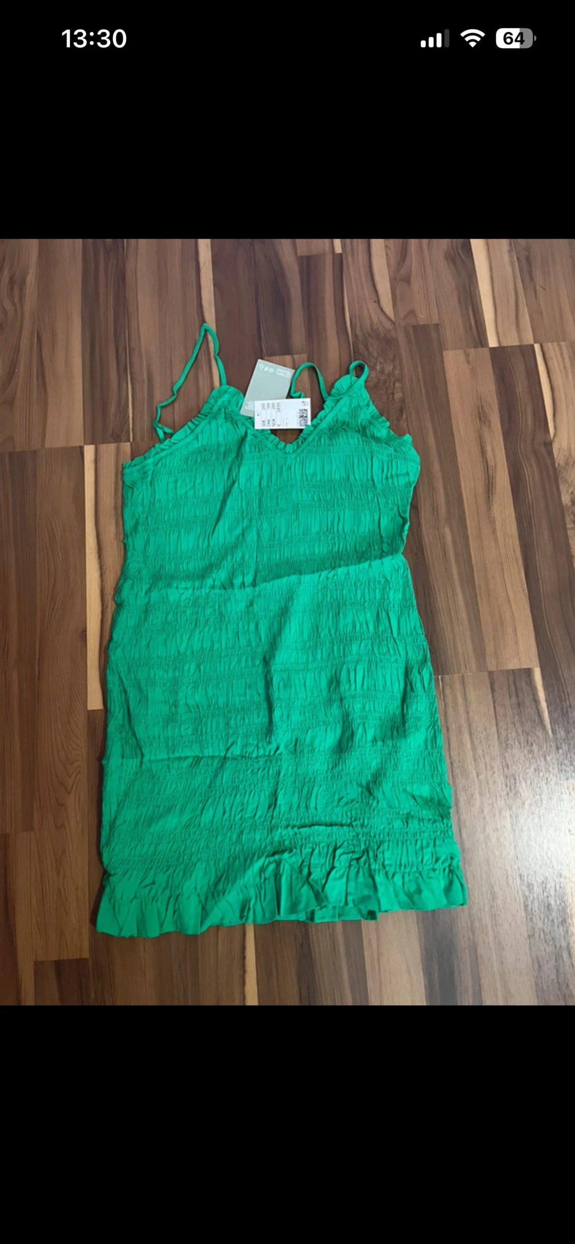 Grön smockad kortklänning med volang från H&M storlek L - 2