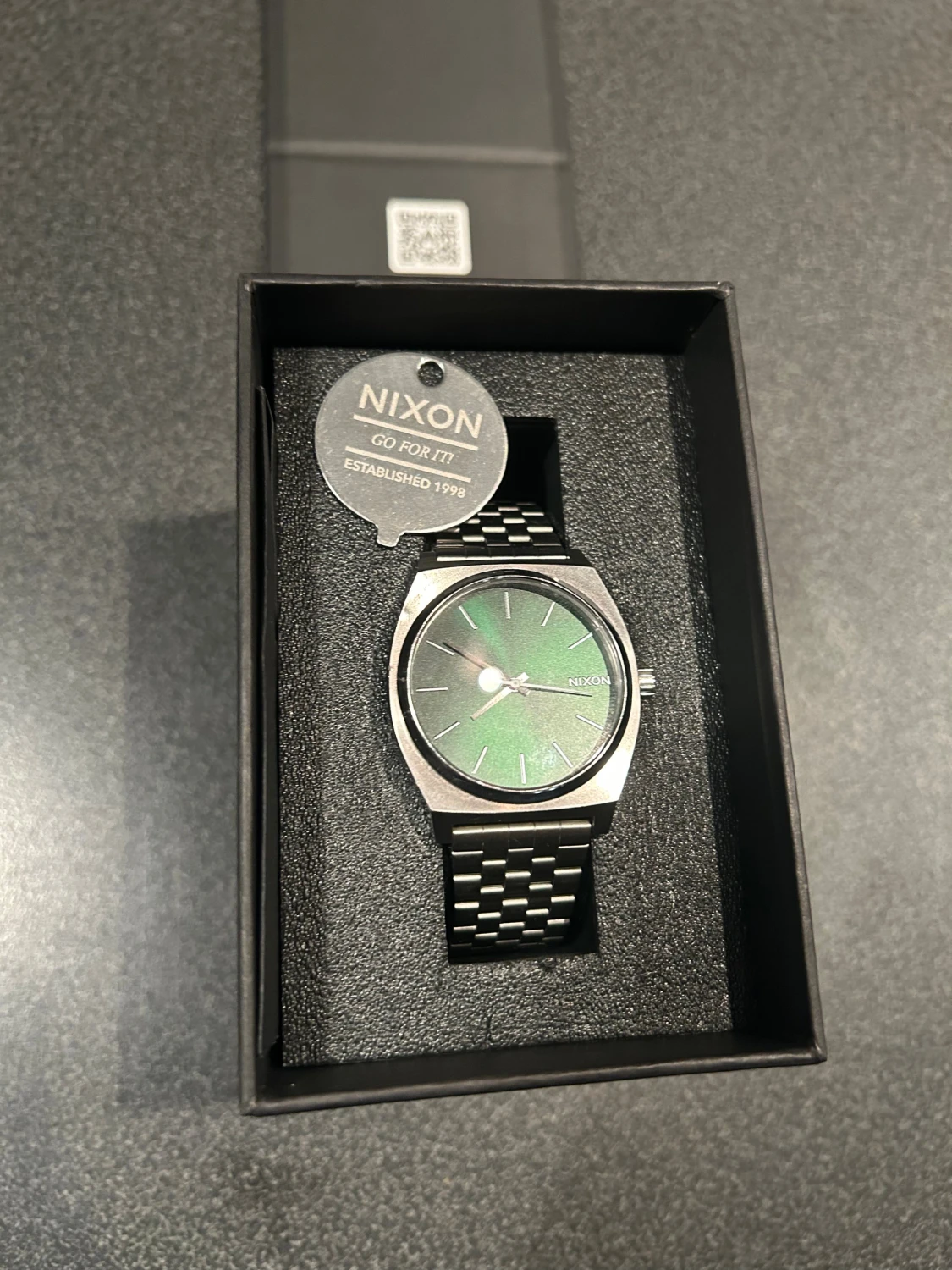 Grön Nixon klocka med metallarmband - 1