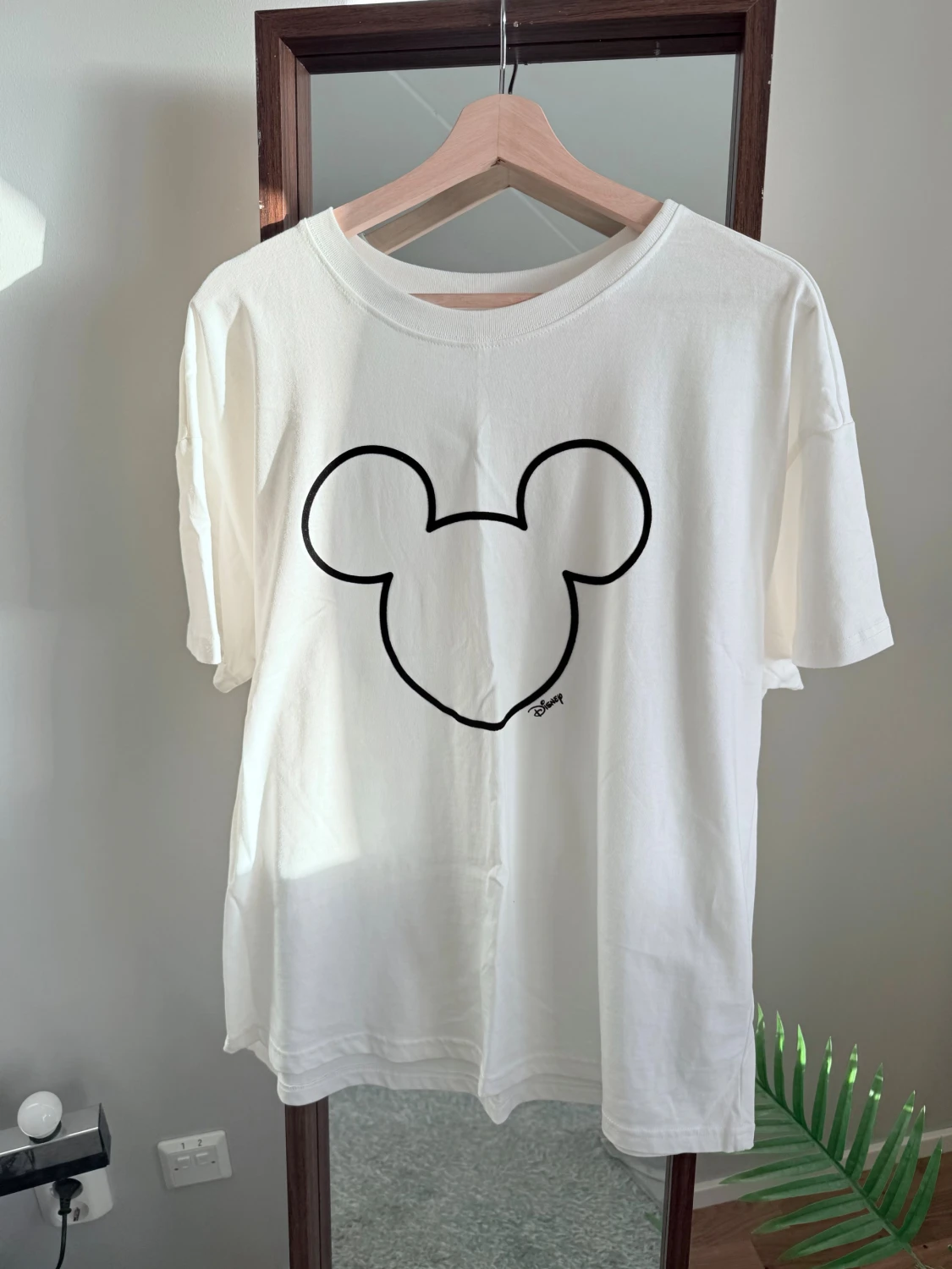 Vit H&M t-shirt med Mickey Mouse-tryck - 1