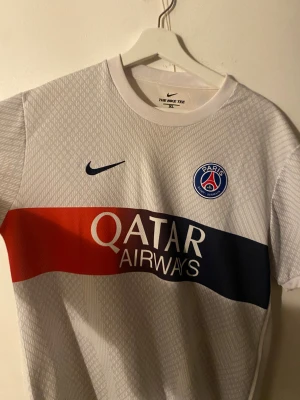 Psg tröja  - Passar L Och M