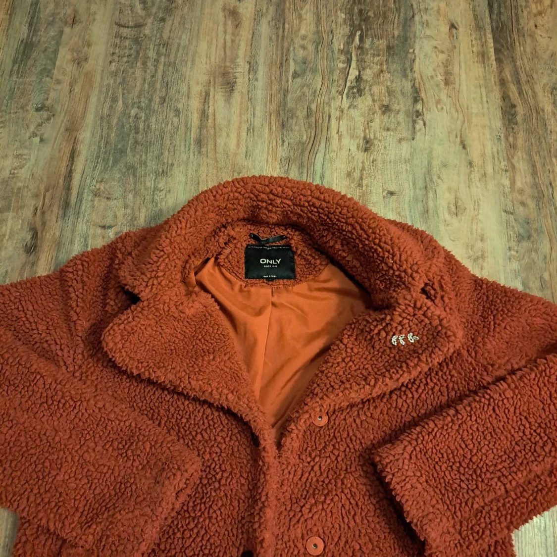 Rustfärgad teddyjacka från ONLY - 4