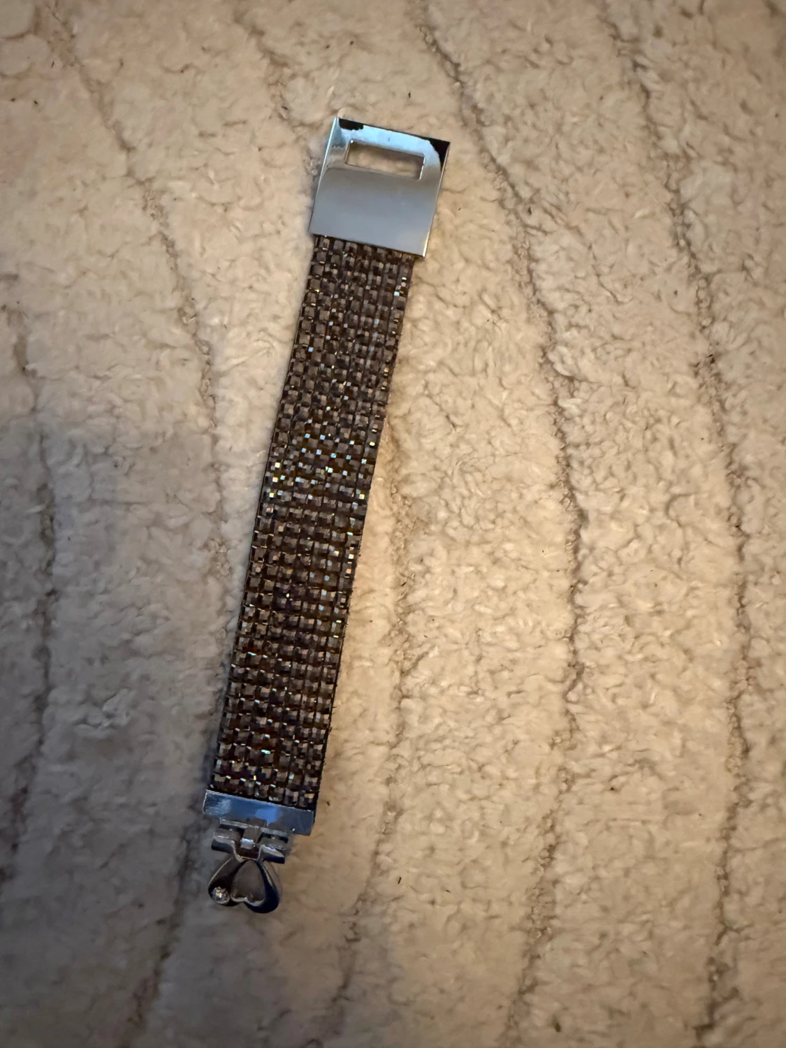 Glittrigt brett armband med hjärtdetalj - 3