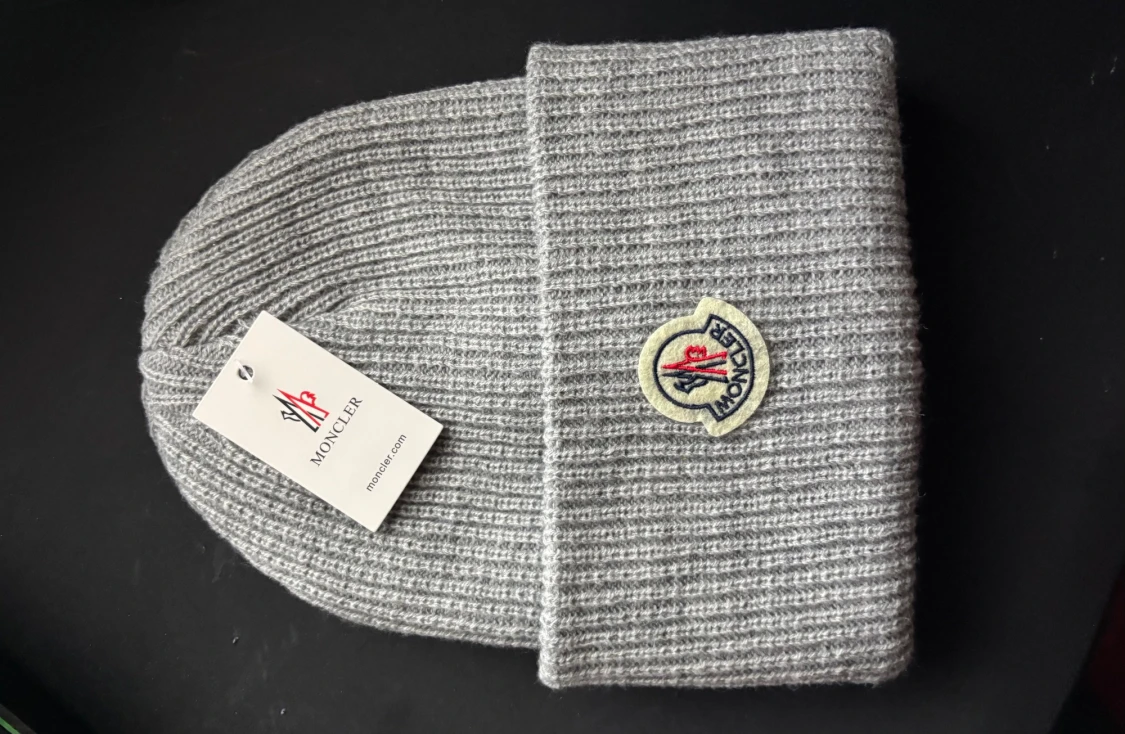 Grå ribbad Moncler mössa - 2