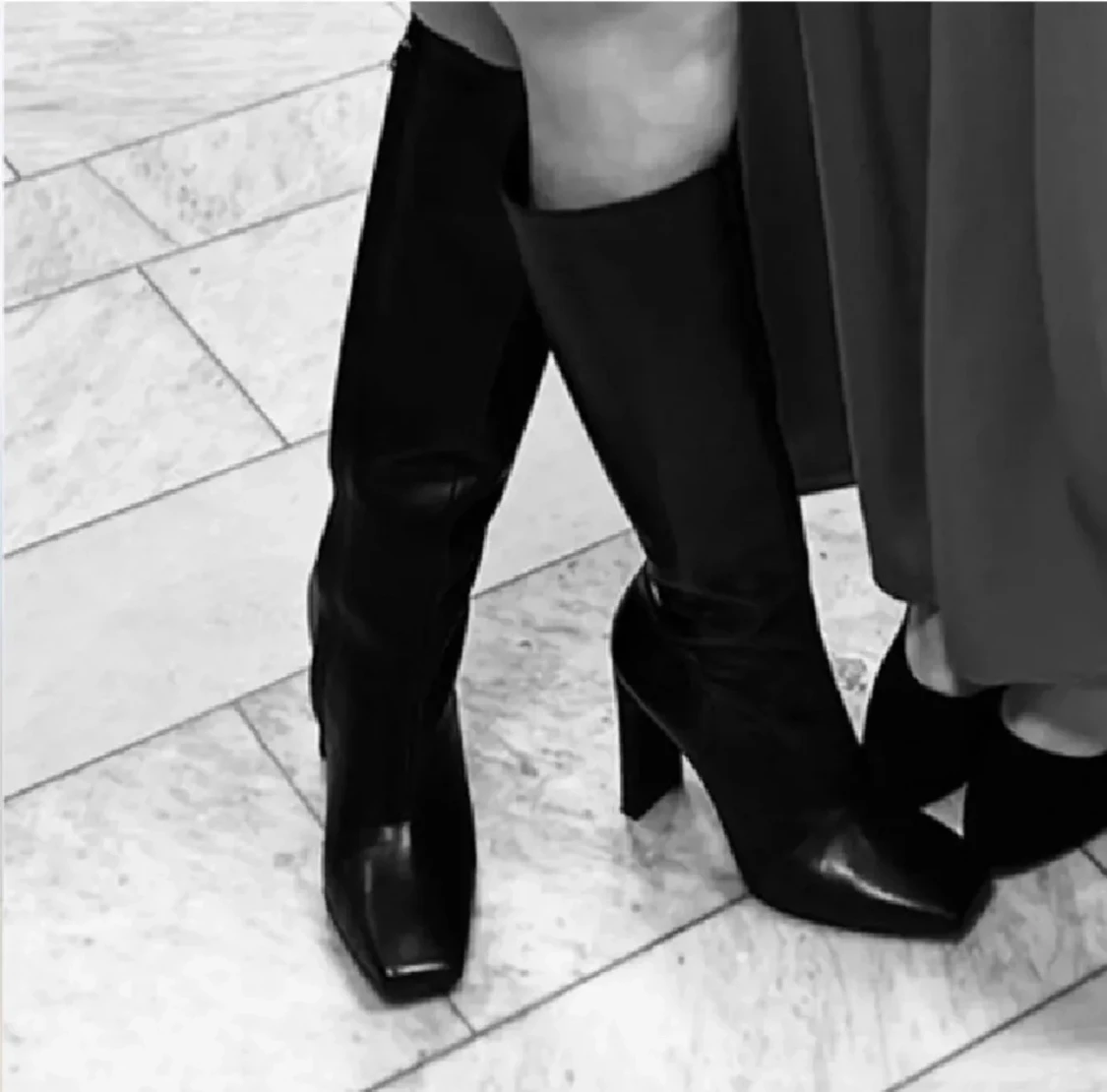 Svarta höga stövlar  - 1