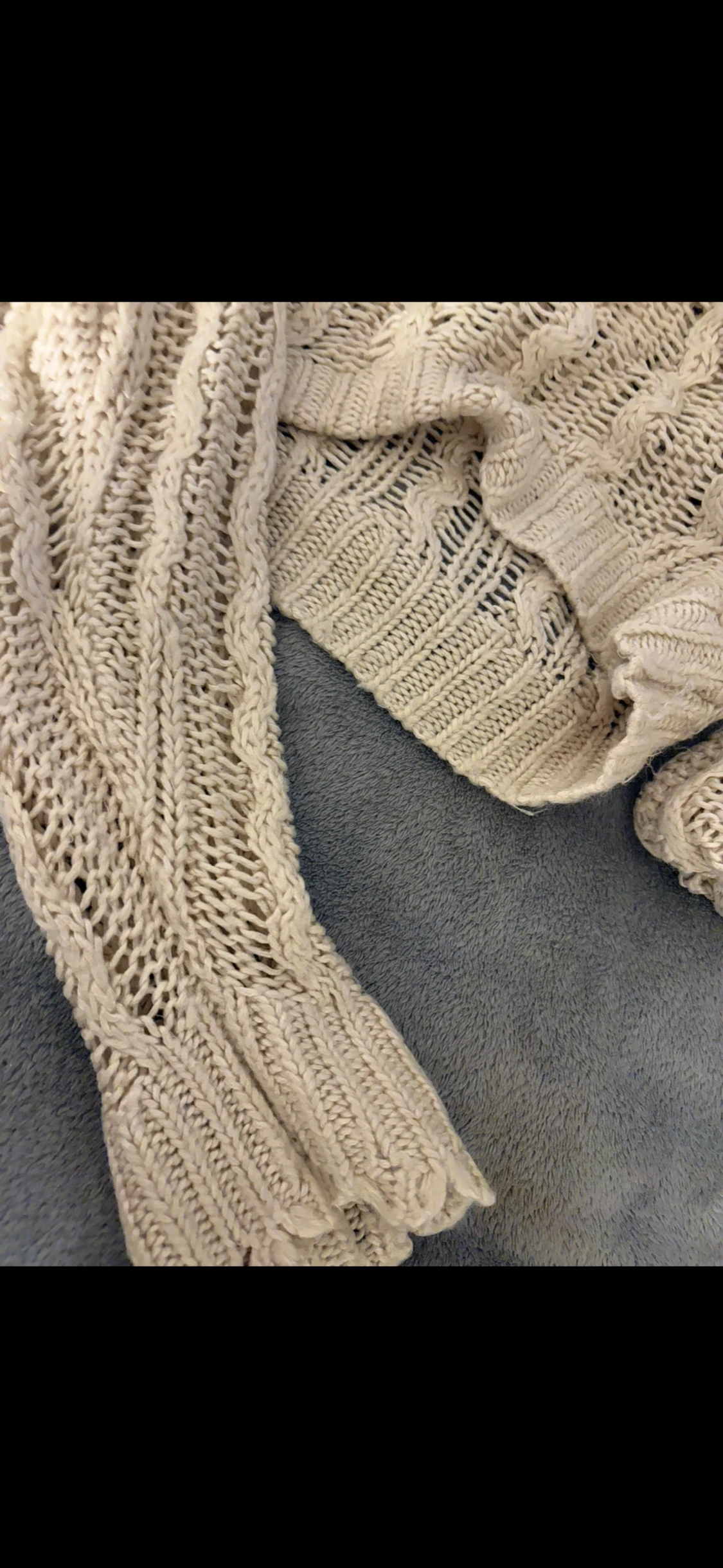 Beige stickad tröja med kabelmönster - 4