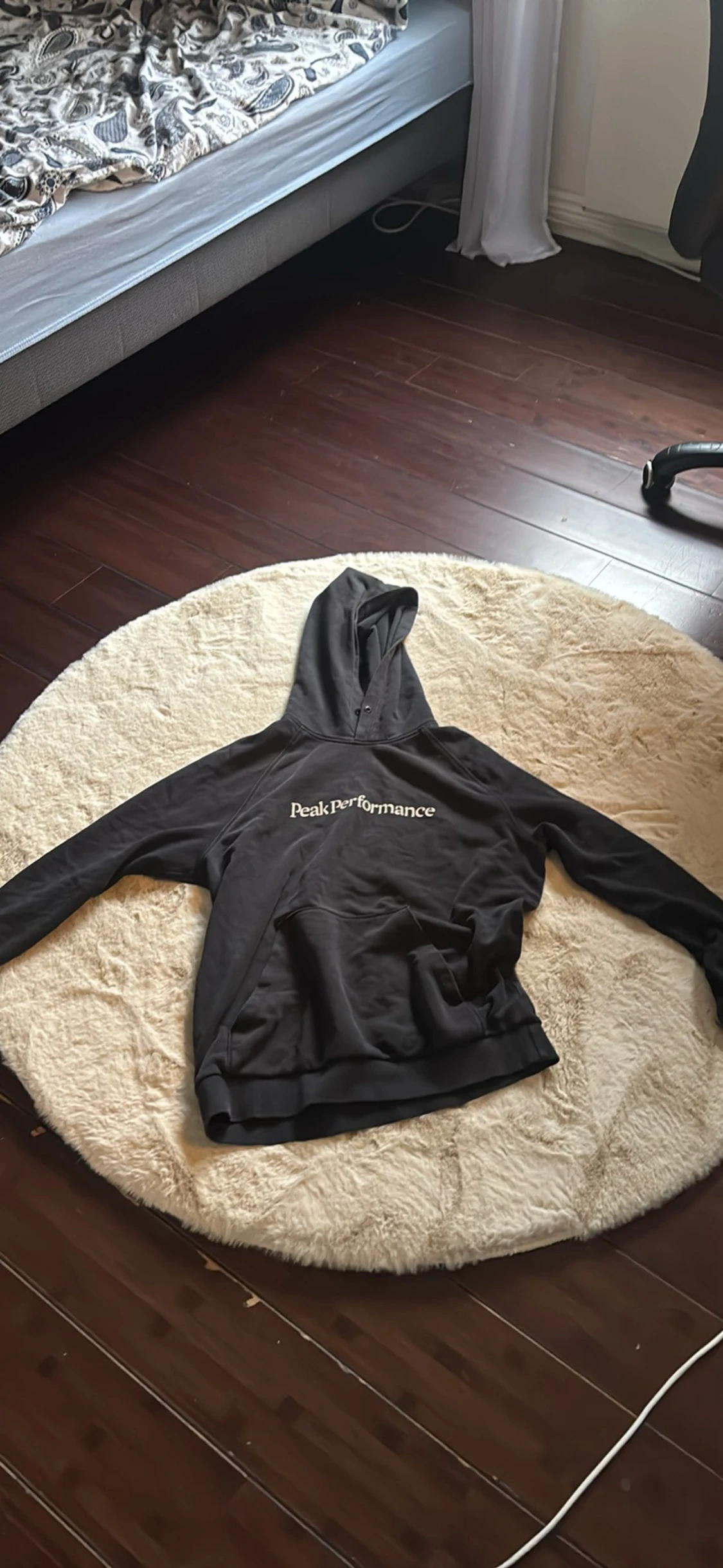 Svart hoodie från Peak Performance