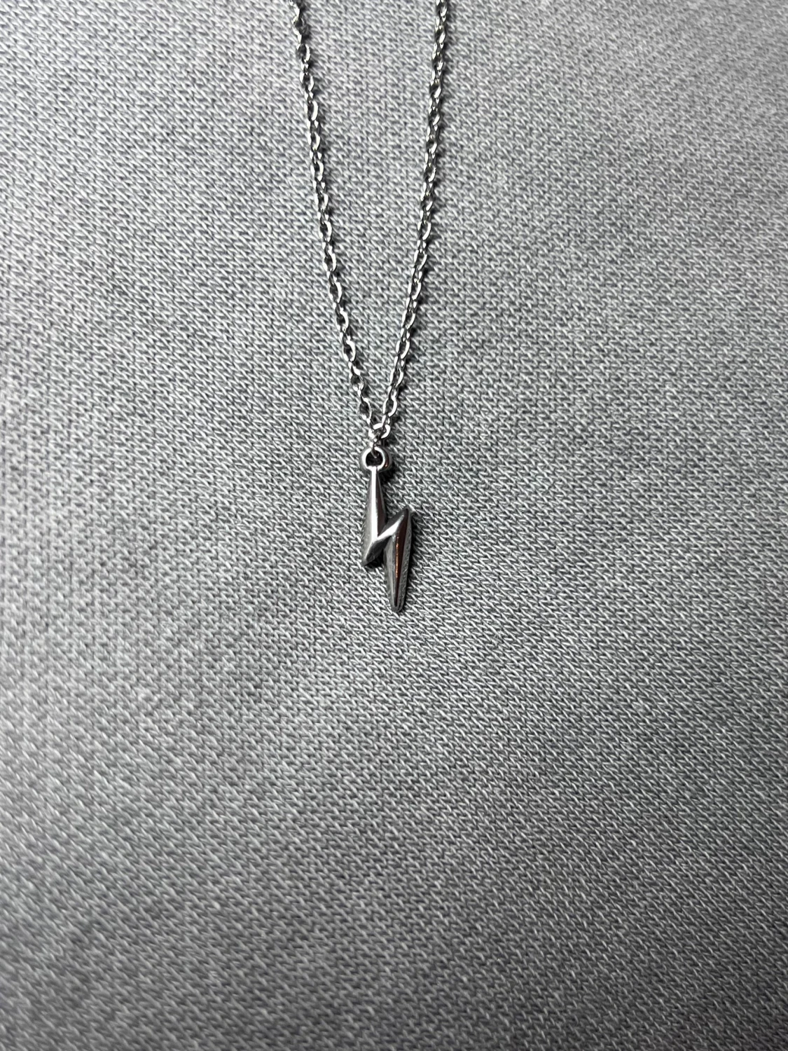 Minimalist Silver Lightning Bolt Halsband - 2