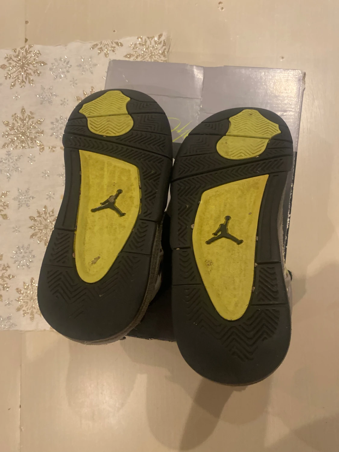 Nike Air Jordan 4 Retro Neon - 4