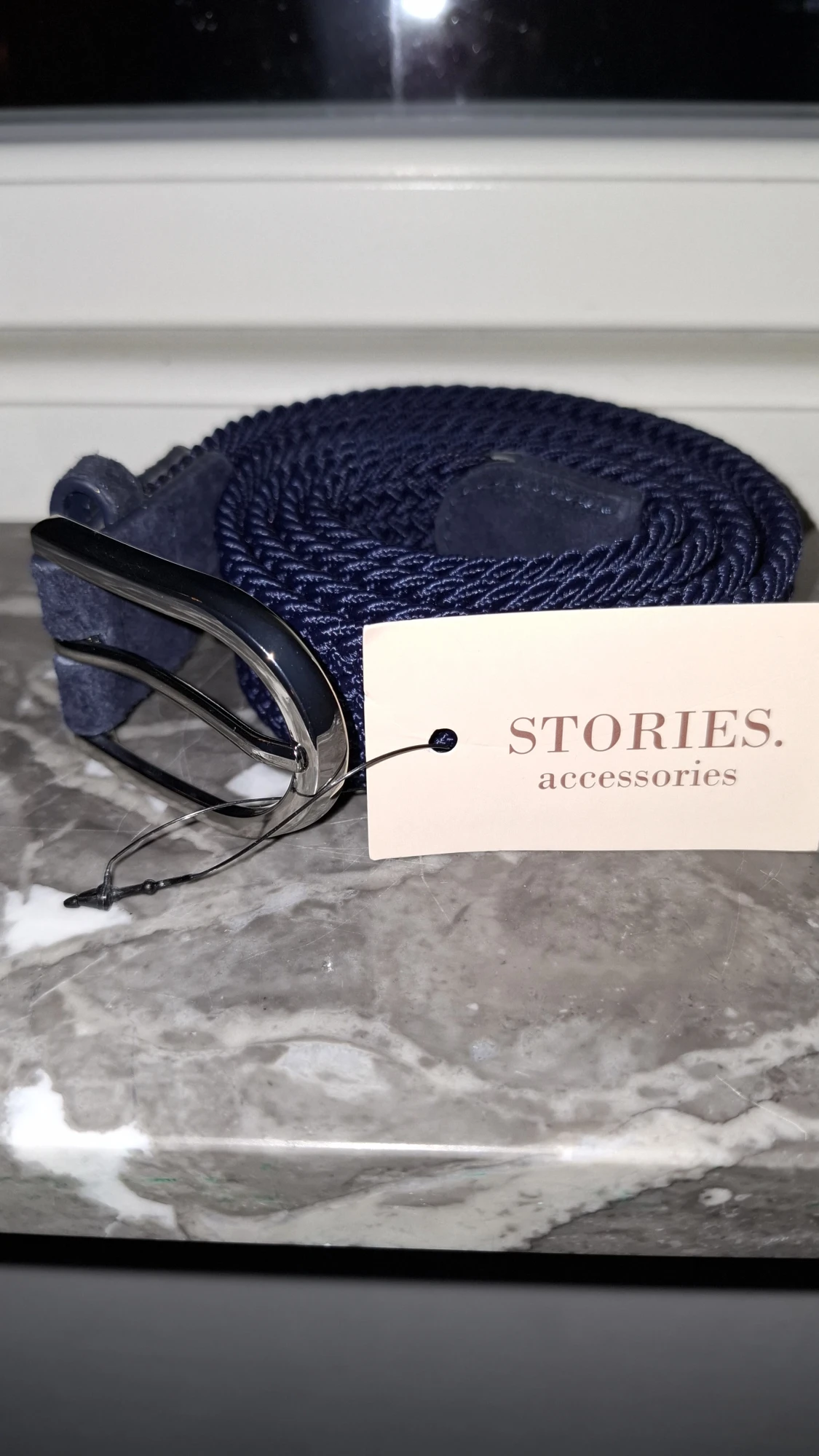 Mörkblå Stories flätat bälte