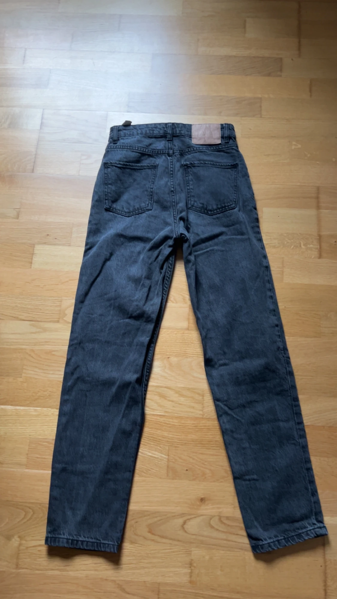 Svarta straight jeans från Zara - 1