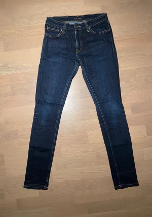 Nudie Jeans - Nudie jeans i slimfit | Storlek: 29/32 men kan upplevas som smalare | nypris: 1600kr | vårt pris: 249kr | kom med frågor!