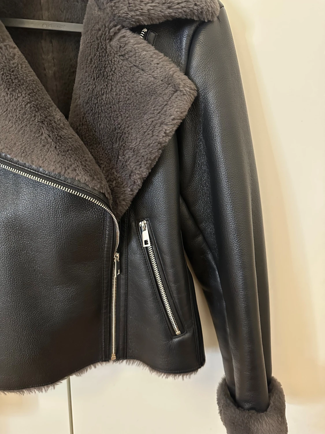 Svart teddyjacka med fuskpäls - 2