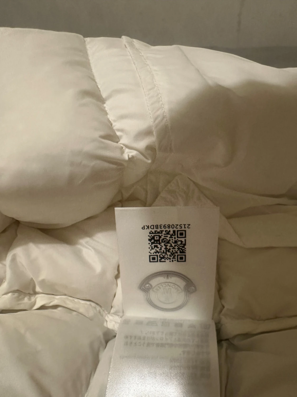 Vit dunjacka från Moncler med huva - 4