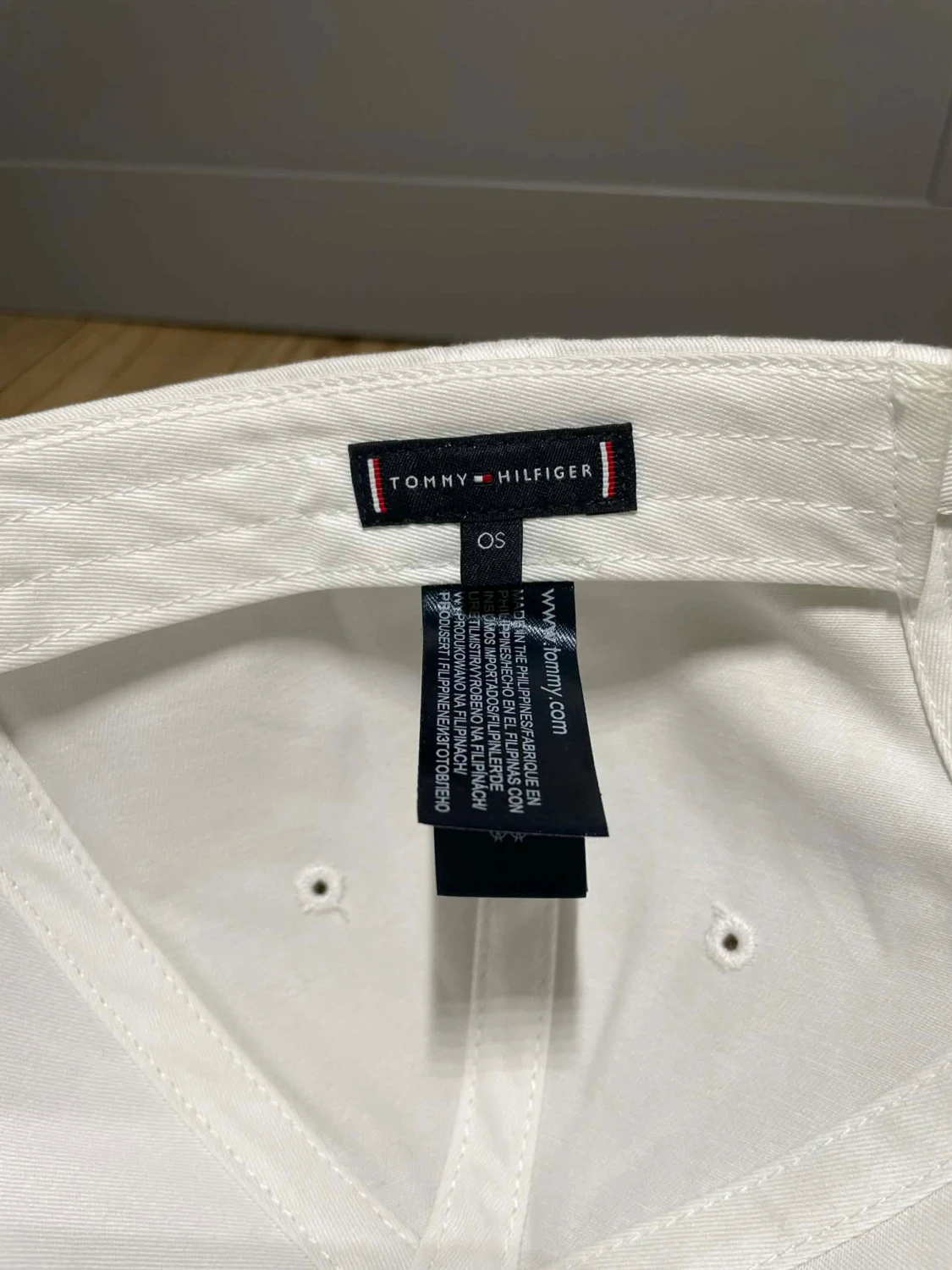 Vit keps från Tommy Hilfiger - 1