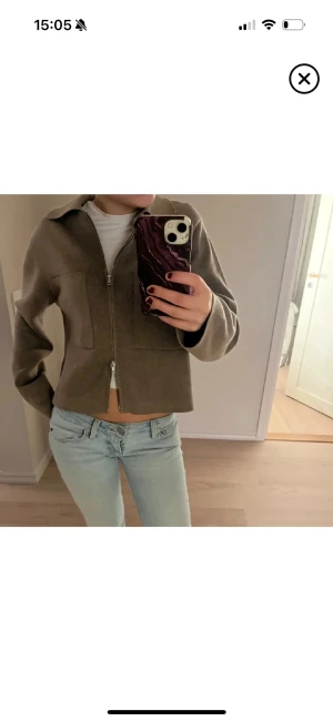 Beige cardigan -  beige cardigan köpt på Åhléns, 599kr nypris och den är i mycket bra skick💓