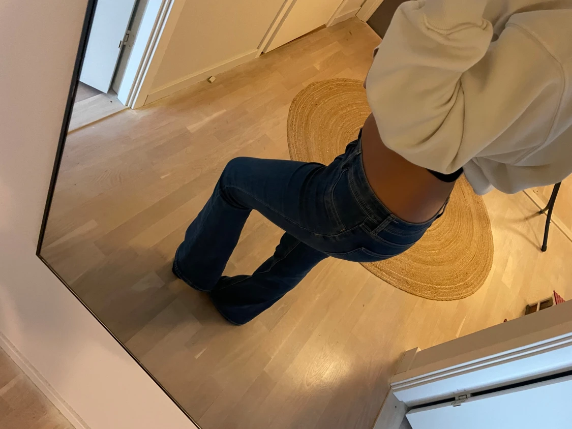 Blå bootcut jeans med låg midja - 1