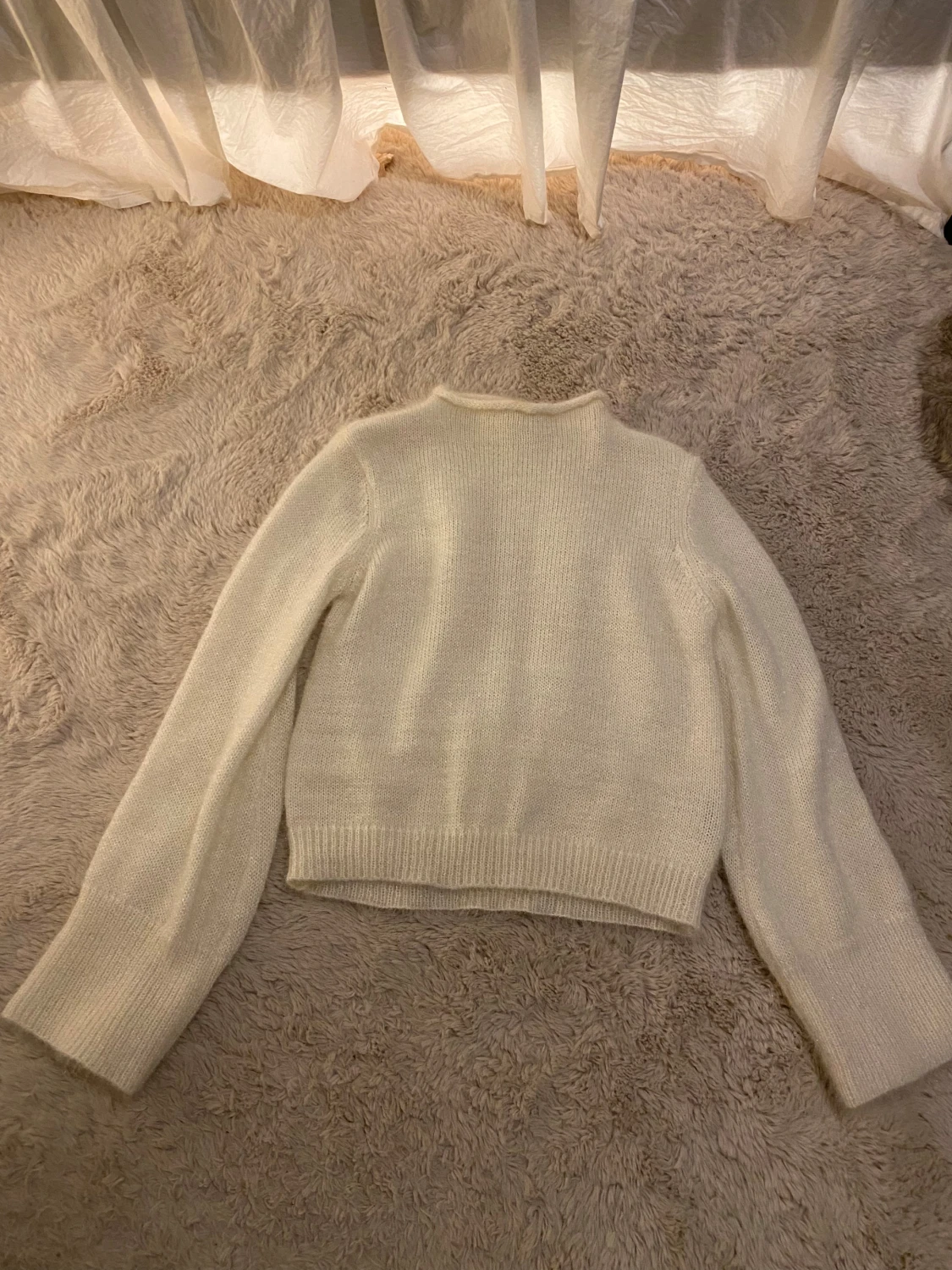 Vit stickad tröja från NA-KD