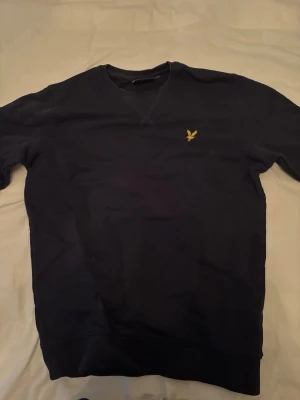 Lyle&scott - En snygg lyle&scott tröja i bra skick. Snygg till nästan allt och passar varsom.