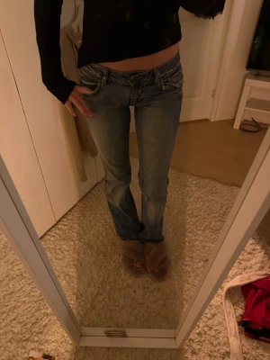 Low waist bootcut jeans  - Såå snygga jeans, använda ett fåtal gånger💗