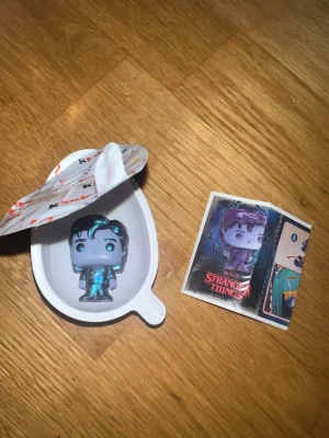 Upside down Steve Harrington Kinder Joy Limited edition - Mini funko pop Steve Harrington i Upside Down, stranger things karaktär Limited edition Collection