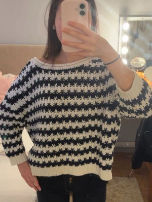 Stickad tröja - Jätte fin tröja ifrån Lindex!! Använd 1 gång ❤️❤️🫰