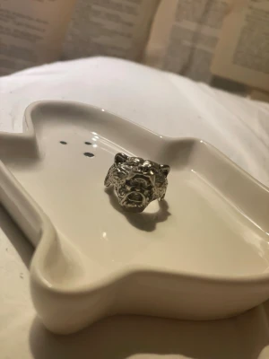 Sjukt cool ring  - En sjuuuukt cool ring! Annorlunda och passar alla outfits