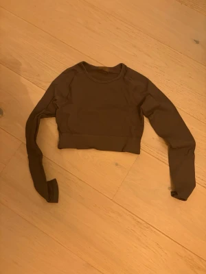 Grå träningströja amin - Gott skick, träningströja aimn