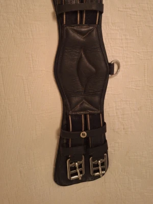 Sadelgjord läder - Sadelgjord 40 cm från fairfield i nyskick.