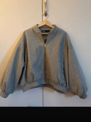 SÖKER - Stel M helst. Skriv om ni vill sälja. 