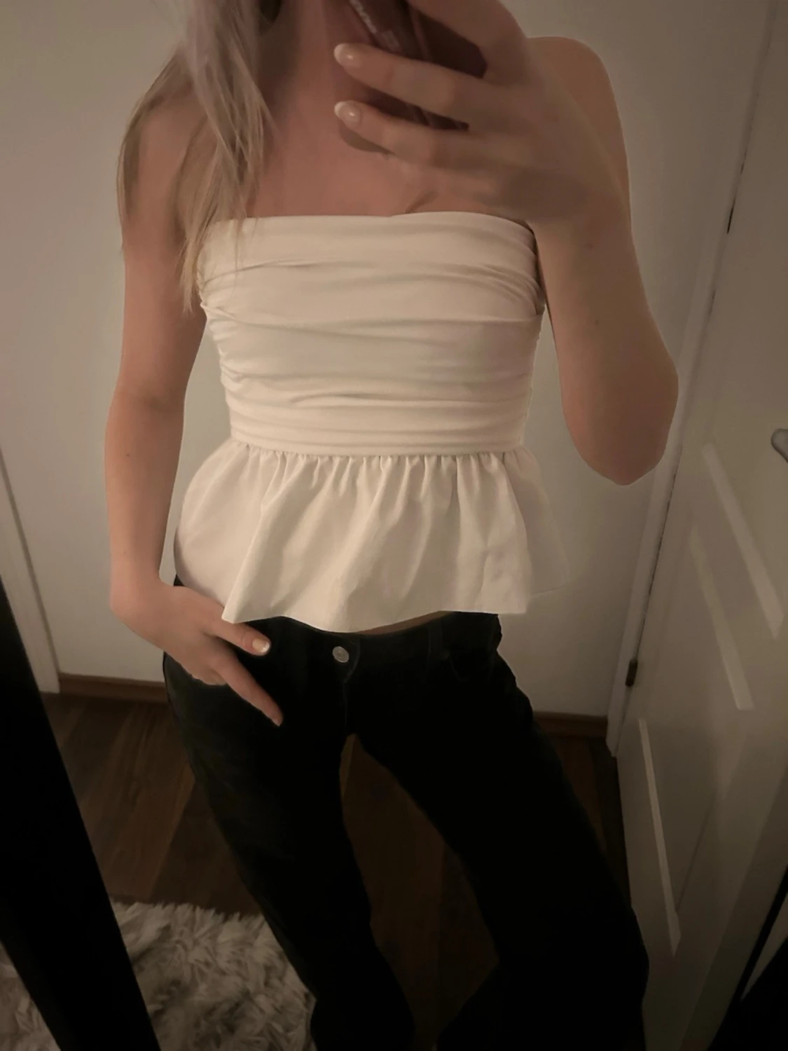 Vit bandeau topp med volang