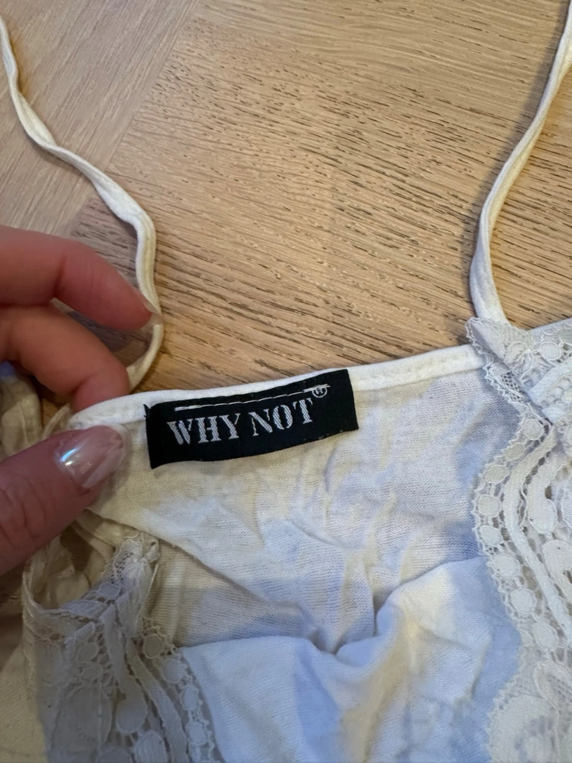 Vit spetskantad linnetopp - 1