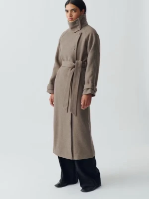 Gina tricot kappa (helt ny) - Säljer denna helt nya oanvända belted  wool blend coat från Gina tricot som är slutsåld överallt. Strl XS. Pris 950kr