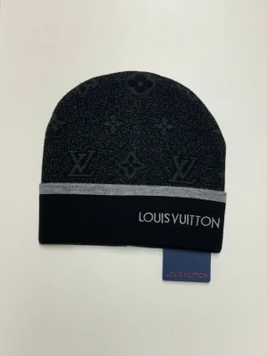 Lv Mössa - Helt ny aldrig använd. Storlek One size. Snabb frakt.