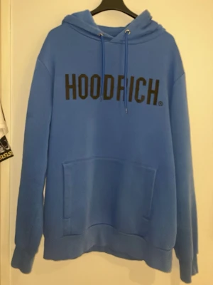 Hoodrich tröja - Passar mig inte längre är 180 o väger 70kg. Pris kan diskuteras.