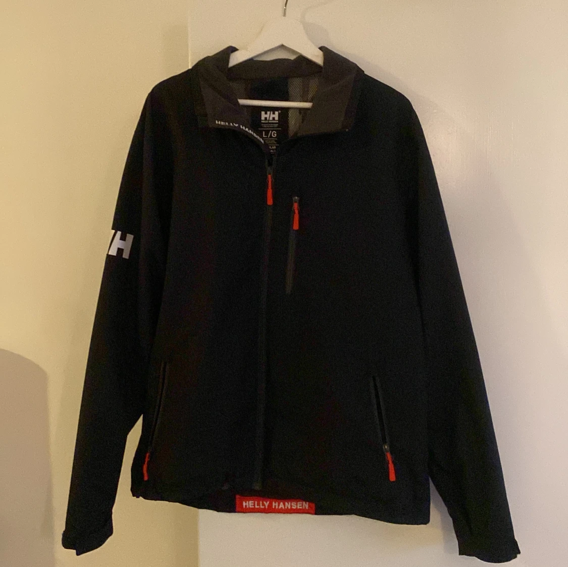 Svart Helly Hansen Jacka