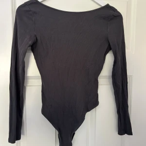 Grå body  - Grå body i storlek M från h&m 