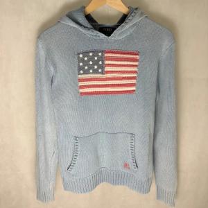 Ralph Lauren hoodie  -  Modellen är 185. Storlek XL barnstorlek passar S/XS