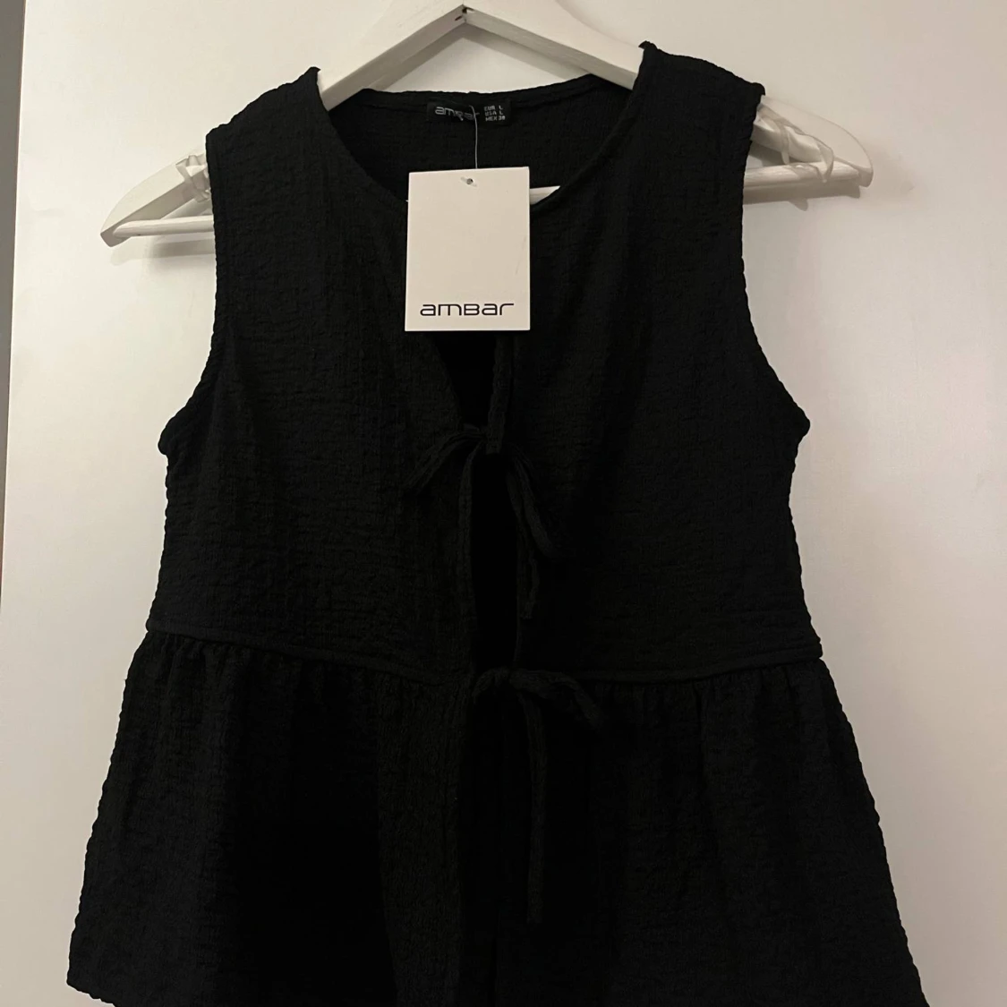 Volangväst med snörning från Ambar - 1