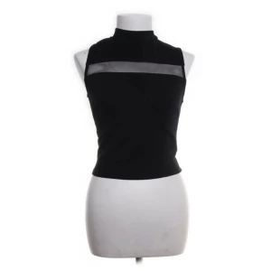 festtopp - topp i storlek s. använd ”köp nu”. 5/10-2025