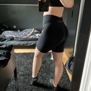 Relode prime scrunch  - Säljer nu mina svarta Relode prime scrunch då de inte längre passar🖤Storlek M men passar en större S eller en mindre L också!